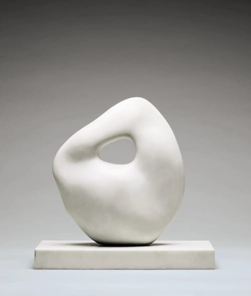 Oval Sculpture, 1964, הנרי מור השתמש בגבס כשלב חיוני בתהליך הפיסול שלו.